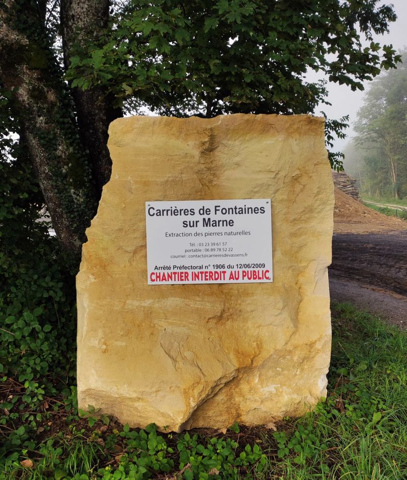 entrée de la carrière de fontaines sur marnes